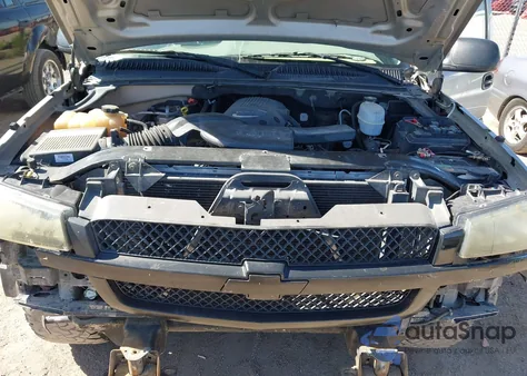 2004 Chevrolet Avalanche 1500 из США, поврежденный, VIN 3GNEC12T14G196002